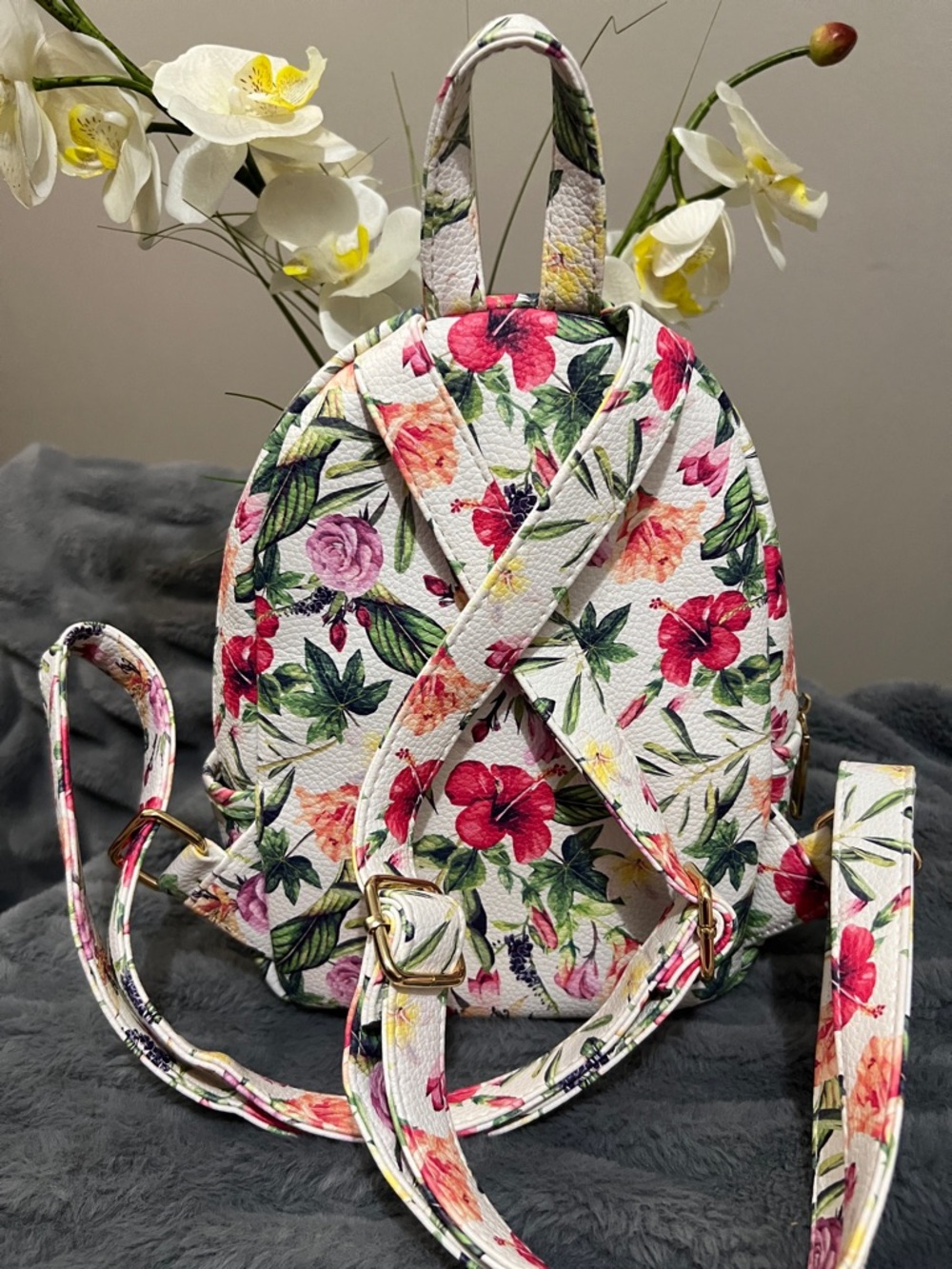 Steve Madden White Floral Mini Backpack EUC retail $59 - Picture 4 of 7